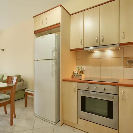 Vardia Μικρός Γιαλός